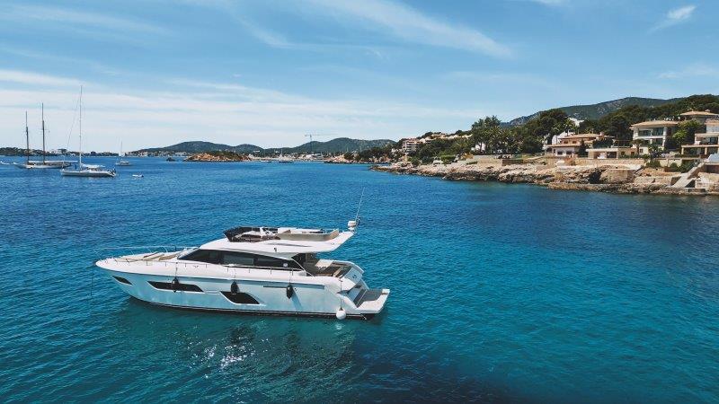 2017 FERRETTI YACHTS 550 